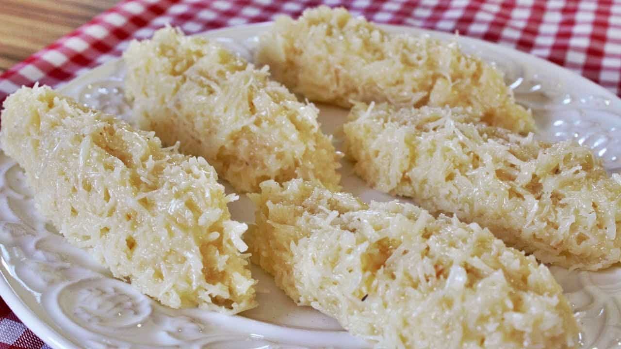 Cocada com leite condensado fica molhadinha e cremosa é realmente divina