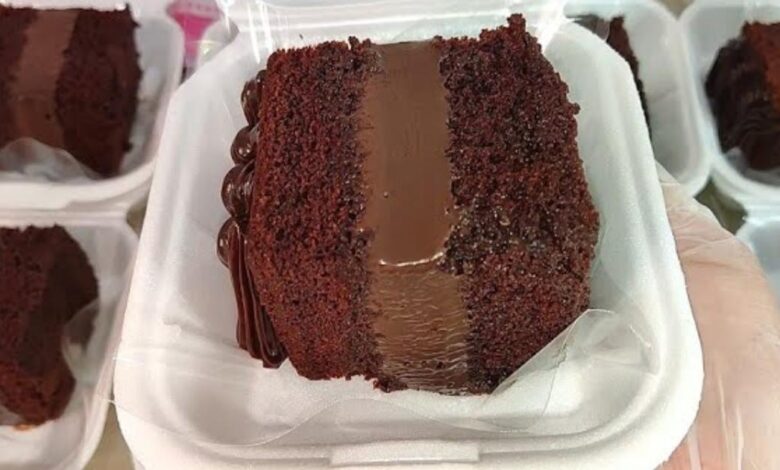 Aprenda a fazer um bolo gelado de brigadeiro de chocolate super molhadinho, perfeito para vender...