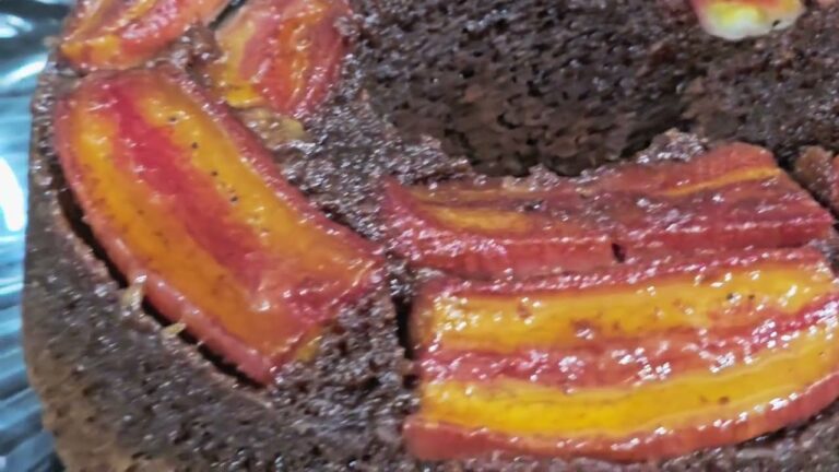 O Bolo Chocolate Banana Caramelizada Fácil Liquidificador é uma receita prática e deliciosa com fruta...