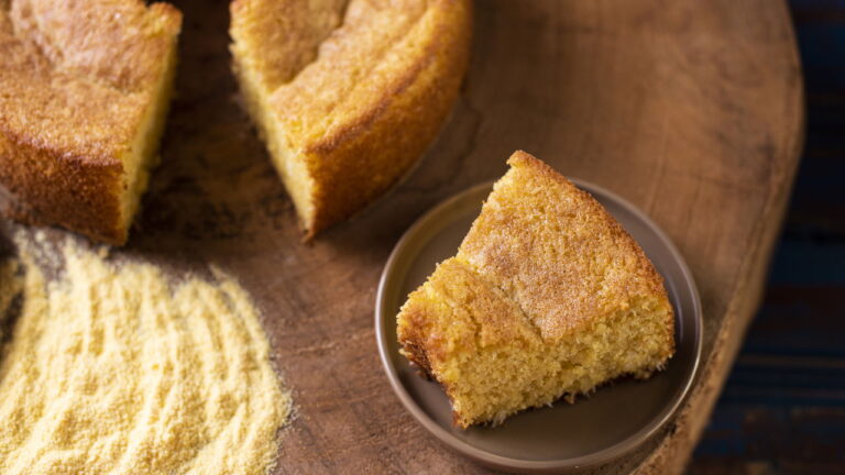 Como Melhorar o Sabor do Bolo de Fubá e Dar um Toque Especial