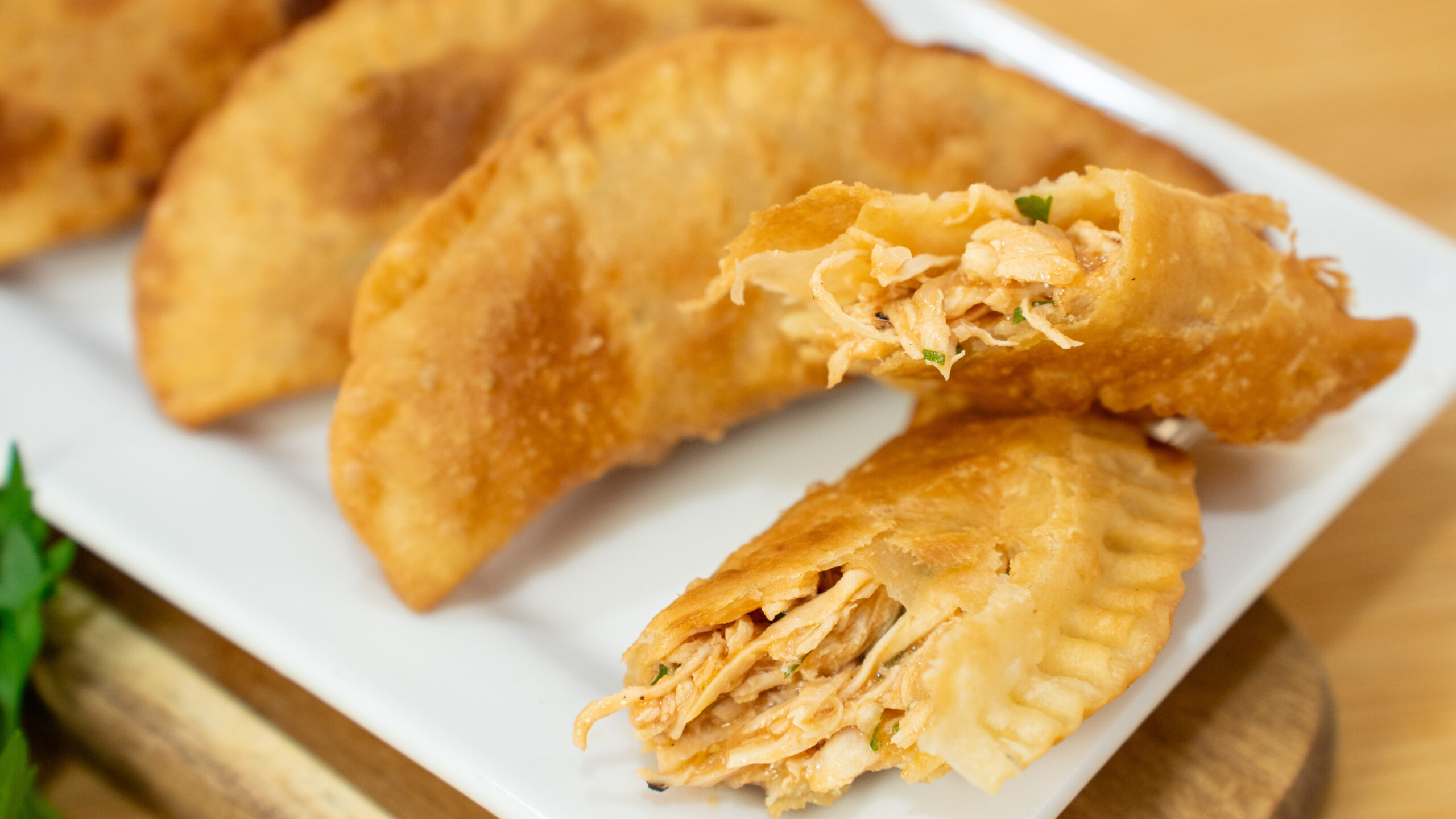 Pasteis de Massa Tenra com Recheio de Frango