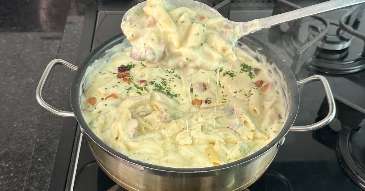 Macarrão ao Creme de Batata e Bacon para Simplificar o Preparo para as Cozinheiras