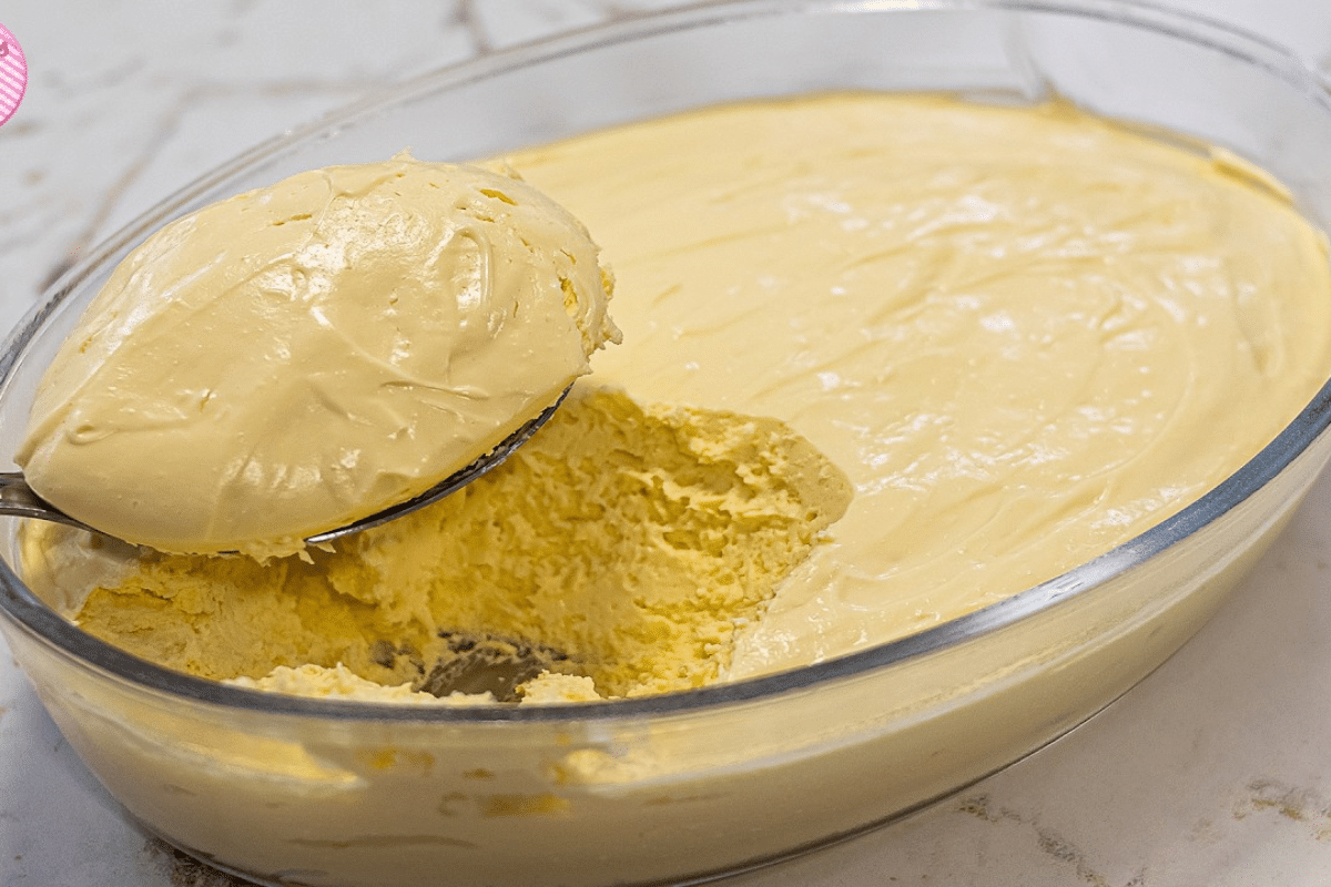 Sobremesa de 2 ingredientes pronta em 10 minutos que fica com textura de sorvete