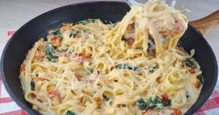 Uma massa leve e deliciosa feita com espinafre e tomate em poucos minutos....