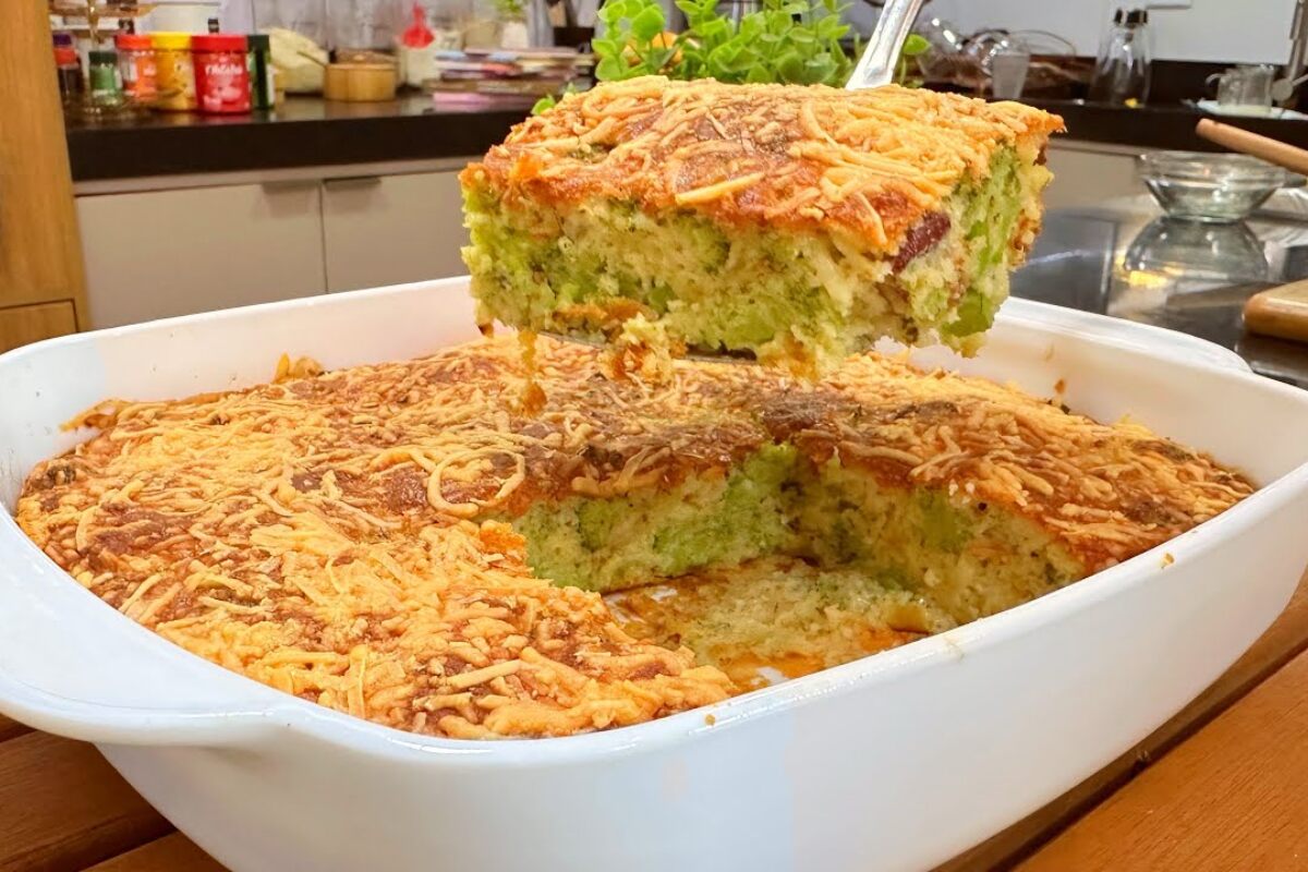 Bolo salgado macio e molhadinho: tão gostoso que dá até para substituir o jantar