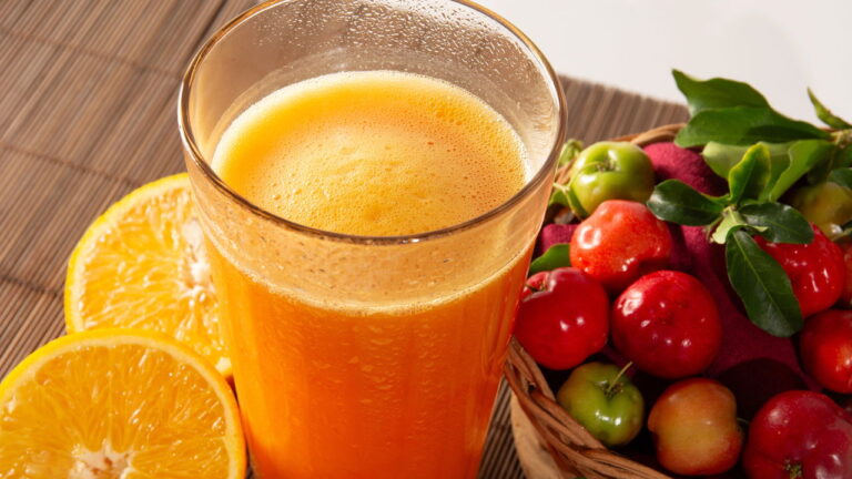 Suco de Acerola - Créditos: depositphotos.com / senciani.foto