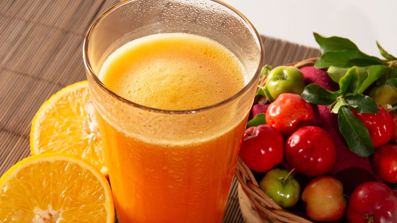 Suco de Acerola - Créditos: depositphotos.com / senciani.foto