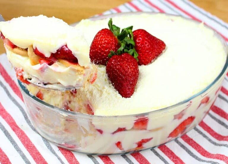 Sobremesa de Leite Ninho e Morango: Pavê Fácil para Fazer em Casa