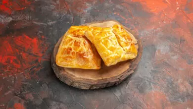 Receita de Pastel de Massa Cozida com Recheio Generoso